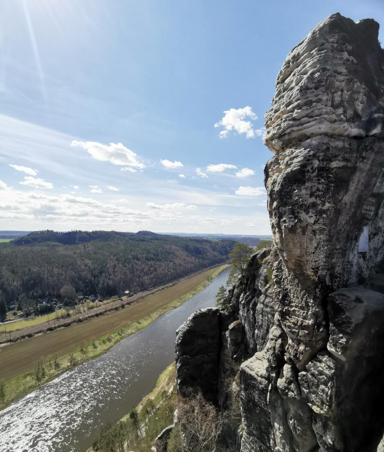 Bastei und Elbe in der Sächsischen Schweiz Bastei und Elbe in der Sächsischen Schweiz