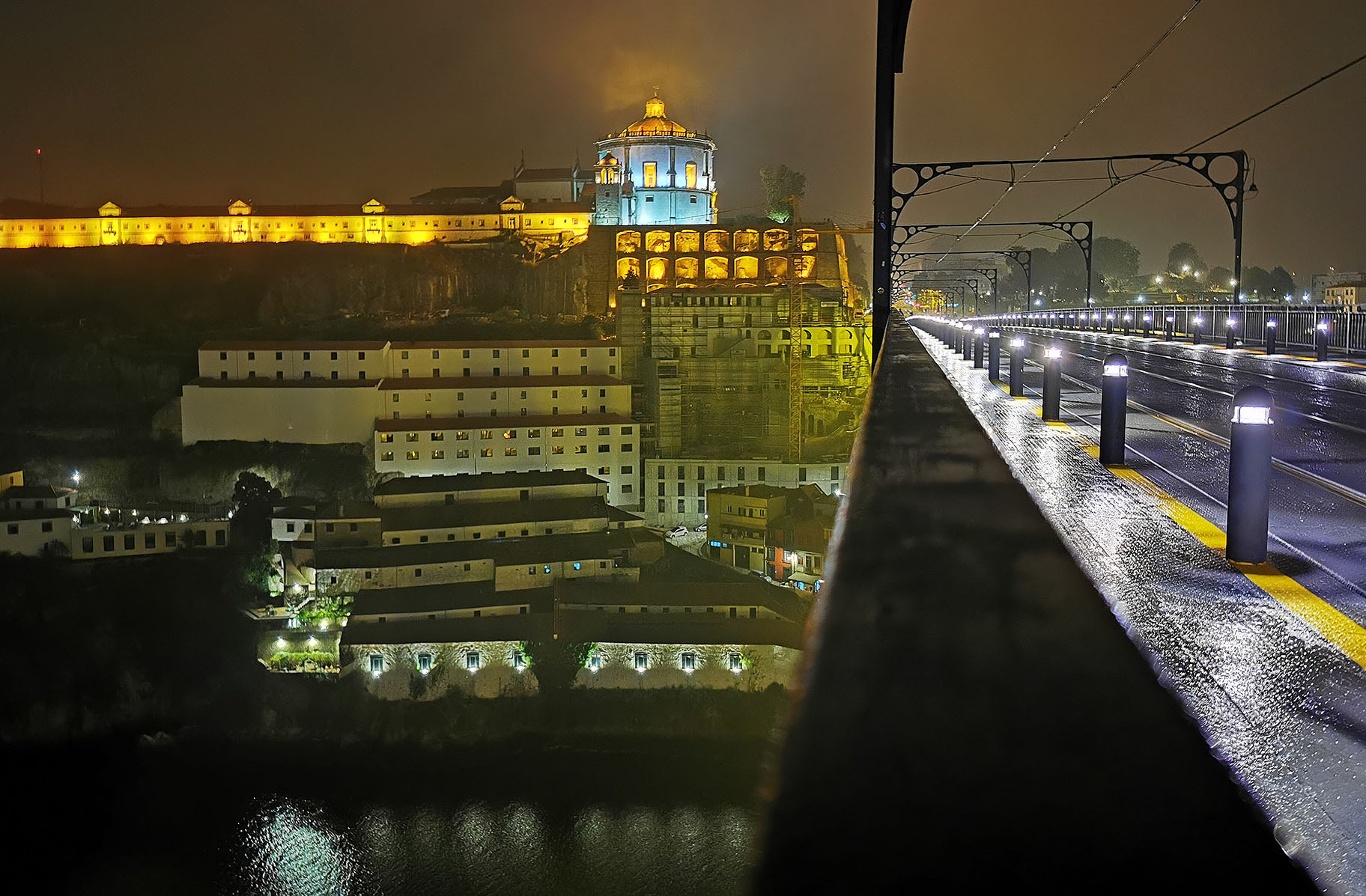 Mosteiro da Serra do Pilar von der Bogenbrücke Ponte Luís I, bei Nacht Mosteiro da Serra do Pilar von der Bogenbrücke Ponte Luís I, bei Nacht