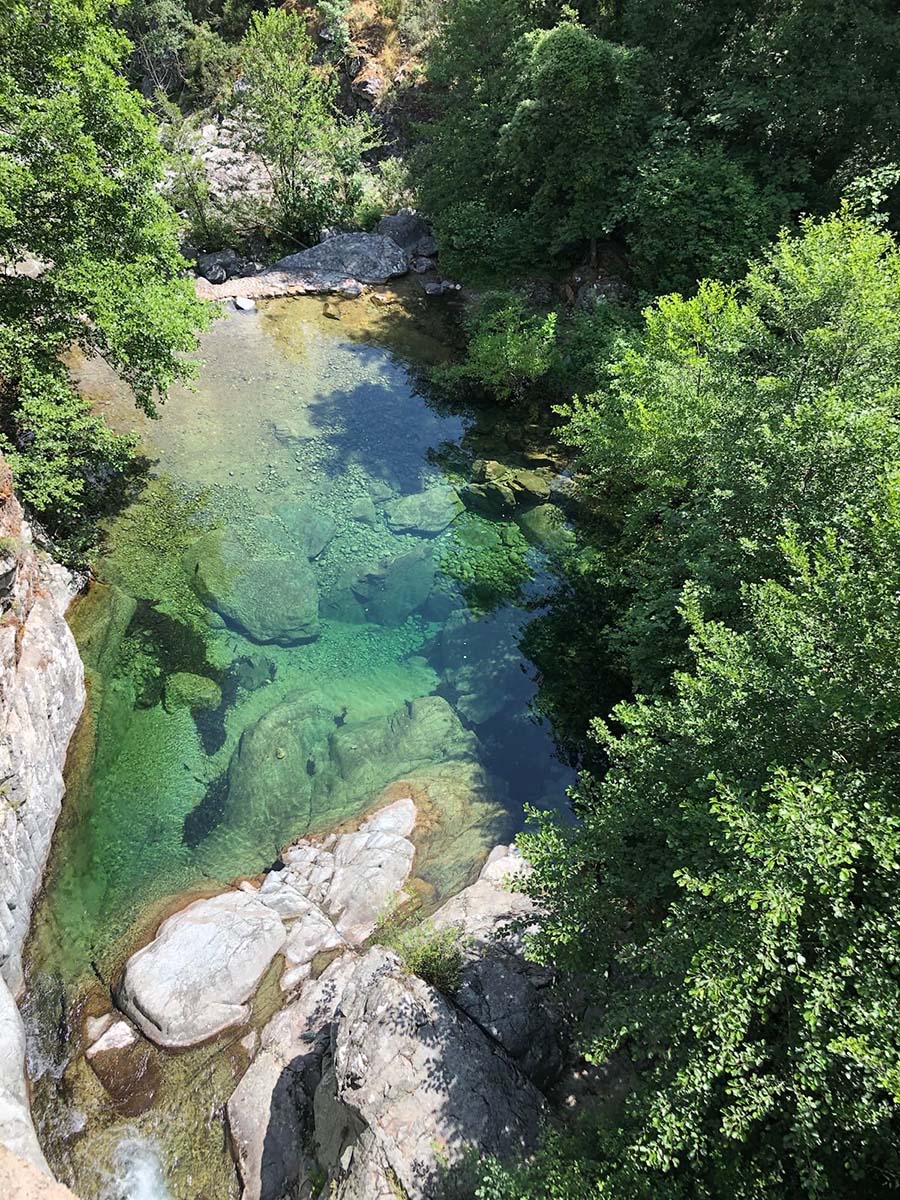Wald von Bonifatu lädt zum Wandern und Baden ein (Fluss Figarella)